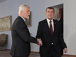 Premiér Andrej Babi� (ANO) dorazil na sch�zku s prezidentem Petrem Pavlem na...