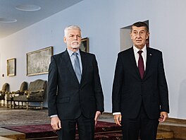 Premiér Andrej Babi� dorazil na sch�zku s prezidentem Petrem Pavlem na Pra�ský...