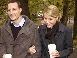 Haakon byl norský princ, následník tr�nu. Mette-Marit byla dcera rozvedených...