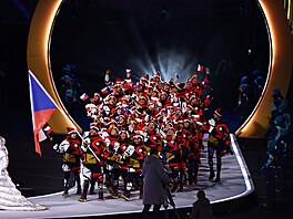 Slavnostní zahájení XXV. zimní olympiády v Itálii. Vlajkono�em �eska je...