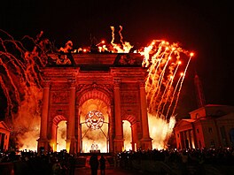 Zapálením olympijských oh�� za�aly v Itálii XXV. zimní hry. Obstarali to t�i...