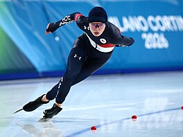 Rychlobrusla�ka Nikola Zdráhalová jede závod na 1000 metr� na zimních...