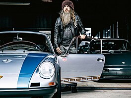 Psanec dává porsche do frcu. V lednu jsme se dozv�d�li, �e Magnus Walker,...