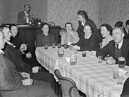 Maminky od mnoha d�tí, pracující v zem�d�lství, se poprvé v �ivot� dostali na...