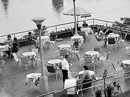 K t�m lep�ím podnik�m pat�ila také Bruselská restaurace v Letenských sadech....