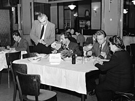 První zdravotní jídelna v Praze zahájila provoz v bývalé restauraci U...