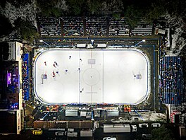 Povrly Outdoor Hockey Games, pohled z pta�í perspektivy.