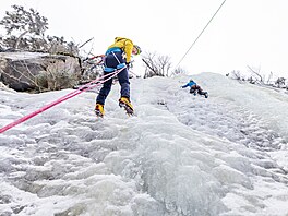 Ledopád v Labském dole v Krkono�ích.