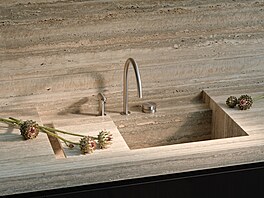 V kuchyni vytvá�ejí baterie CEA z kolekce Giotto Plus v saténovém provedení...