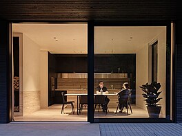 HS portál umo��uje p�ímý výstup na zahradu.