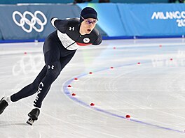 Metod�j Jílek p�i závodu na 5000 metr� v rychlobruslení na zimních olympijských...