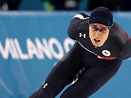 Metod�j Jílek p�i závodu na 5000 metr� v rychlobruslení na zimních olympijských...
