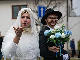 P�vodním smyslem masopustní obch�zky byla i prosba skryté magické moci o...