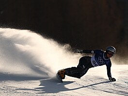 Ester Ledecká v elimina�ním kole paralelního ob�ího slalomu snowboardistek.