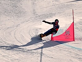 Zuzana Mad�rová v elimina�ním kole paralelního ob�ího slalomu snowboardistek.