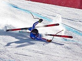 Pád Francouze Maxence Muzatona p�i olympijském sjezdu v Bormiu.