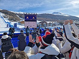 I �eský prezident Petr Pavel dorazil do Livigna, aby podpo�il snowboardistky...