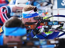 Vít�zslav Hornig na st�elnici b�hem biatlonové smí�ené �tafety na olympijských...