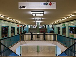 Liduprázdná stanice berlínského metra Alexandrplatz b�hem stávky dopravních...