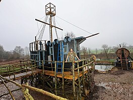 Bývalý stavební d�lník Sam investoval do svého jedine�ného pirátského bydlení,...