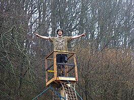 Do p�estavby bývalé rybá�ské lodi na obyvatelnou �pirátskou lo� s hlídkovou...