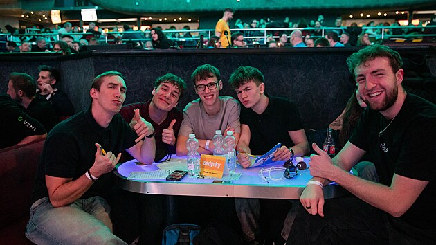 P�i Kv�z Open �ekalo na 115 sout�n�ch t�m� �ekalo 172 r�znorod�ch ot�zek od popkultury p�es p��rodov�du a� po historii. (7. �nora 2026)