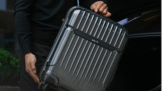 Kufr v�� 2,8 kg.