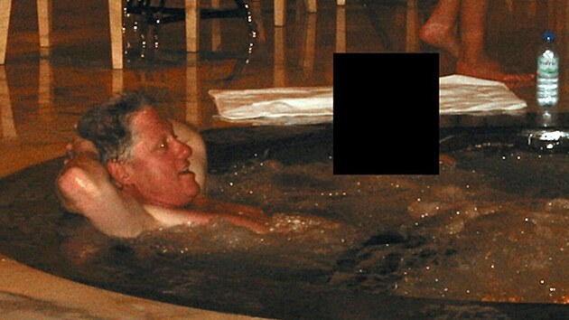 Clinton a Epstein. Spravedlnost pro dívky, nebo cynický boj o moc?