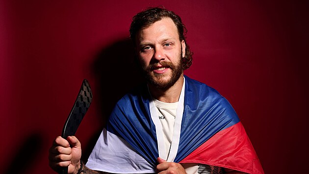 Hokejista David Pastr�ák bude vlajkono�em �eské výpravy p�i zahájení...