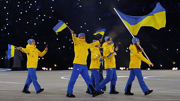 Ukrajinská výprava b�hem zahájení olympijských her v Milán�.
