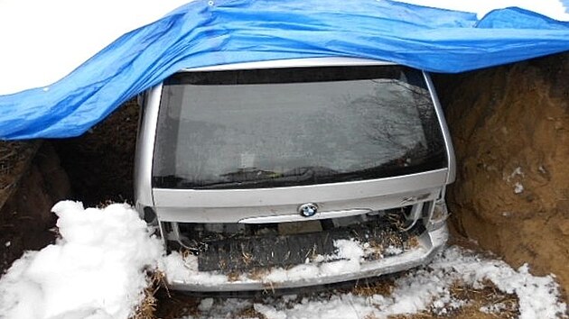 �Kuri�zn� byl p��pad, kdy� klient nahl�sil kr�de� BMW X5 a auto pak zakopal v...
