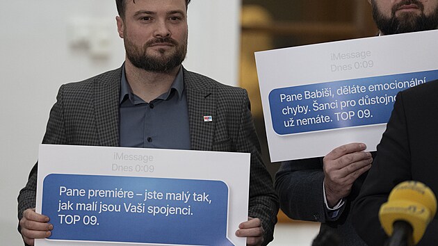 Tiskov� konference poslaneck�ho klubu hnut� TOP 09 ve Sn�movn� p�ed vyhl�en�m ned�v�ry vl�d� Andreje Babi�e opozic�. (3. �nora 2026)