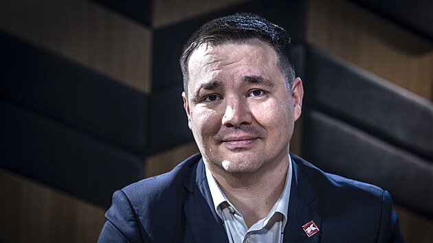 Hosty po�adu iDnes Lounge na t�ma Investice jsou  Vladim�r Holovka (na sn�mku), �editel XTB, Martin �ez��, vedouc� pobo�ky v �R Erste Asset Management, moder�tor Vladim�r Vok�l a Richard Podpiera, v�konn� �editel odpov�dn� za investice v �SOB. (2. �nora 2026)