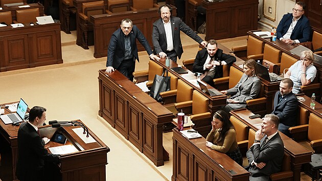 Druh�m dnem pokra�uje mimo��dn� sch�ze Sn�movny k hlasov�n� o ned�v��e vl�d� premi�ra Andreje Babi�e. Na sn�mku Petr Macinka (Motorist�). (4. �nora 2026)