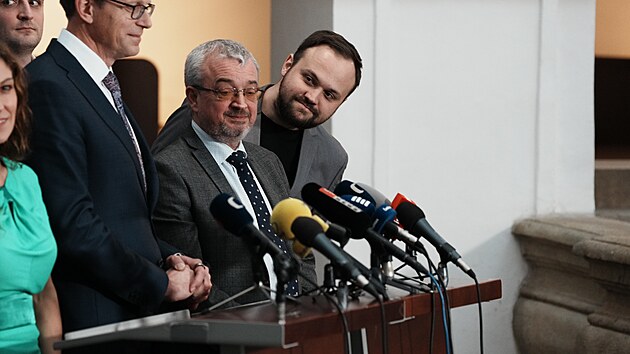 Nejsiln�j�� opozi�n� strana ODS obm�nila veden� poslaneck�ho klubu. Pozici ��fa poslaneck�ho klubu si ale udr�el Marek Benda a m�stop�edsedkyn� z�stala Eva Decroix. (4. �nora 2026)