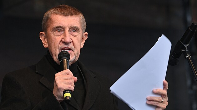 Stovky odbor��� se se�ly v Ostrav� na m�tinku na podporu evropsk�ho pr�myslu. Po�aduj� mj. revizi emisn�ch povolenek. Mnoho ��astn�k� je z Polska. Na akci vystoupil i Andrej Babi�. (5. �nor 2026)