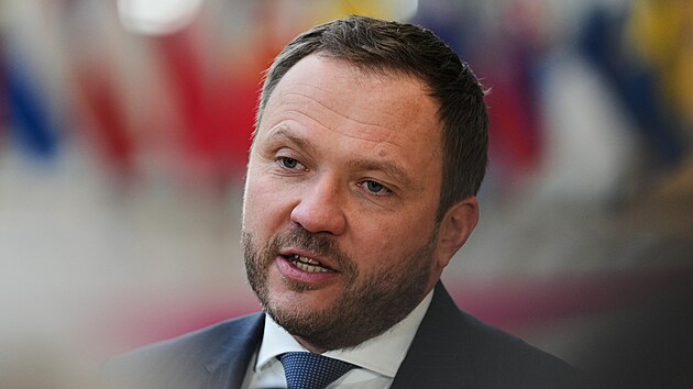 Estonsk� ministr zahrani�� Margus Tsahkna p�i p��jezdu na zased�n� ministr� zahrani�� EU v Bruselu. (15. prosince 2025)