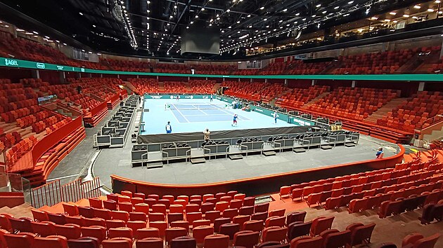 Hor�ck� ar�na, super modern� hala v Jihlav�, bude utk�n� tenisov�ho Davis Cupu hostit poprv�. P�t a p�l tis�ce vstupenek na v�kendov� duely �esko - �v�dsko bylo vyprod�no b�hem n�kolika hodin.