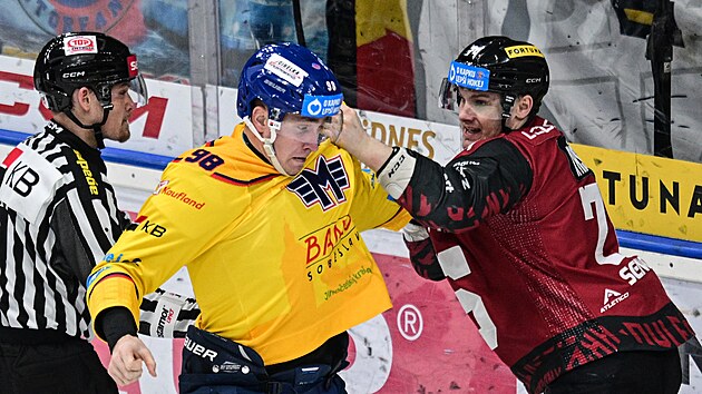 Bud�jovick� Kachy�a a spar�an Ra�ka p�i vz�jemn� poty�ce.