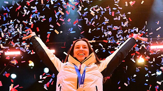 Snowboardistku Zuzanu Mad�rovou p�iv�tali na �eskobud�jovick�m Olympijsk�m festivalu. (9. �nora 2026)