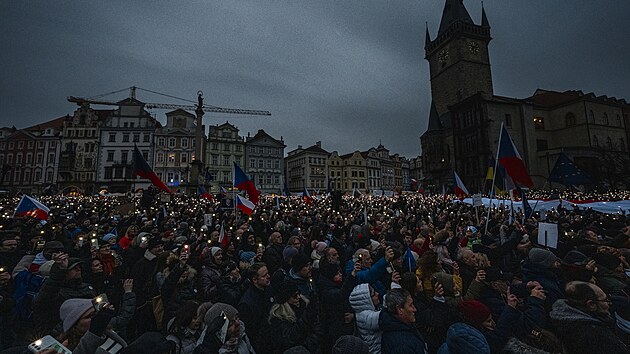 Demonstrace v centru Prahy na podporu prezidenta Pavla
