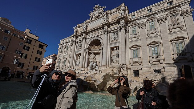 ��m chce zkrotit masov� turismus, u font�ny di Trevi nov� vyb�r� poplatek 2 eura. (2. �nora 2026)