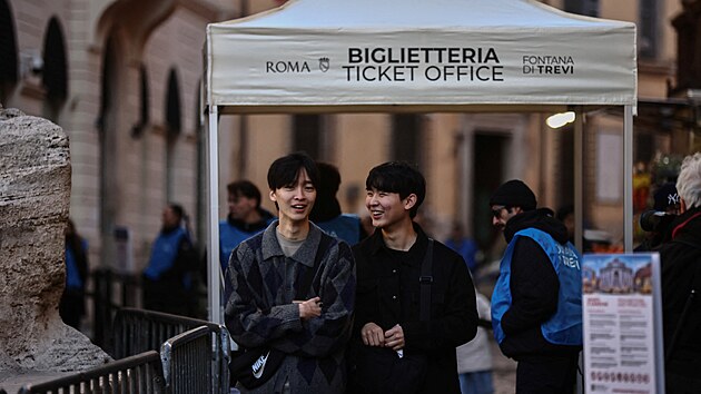 ��m chce zkrotit masov� turismus, u font�ny di Trevi nov� vyb�r� poplatek 2 eura. (2. �nora 2026)