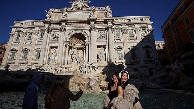 ��m chce zkrotit masov� turismus, u font�ny di Trevi nov� vyb�r� poplatek 2 eura. (2. �nora 2026)