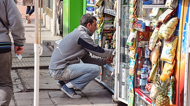 Klek shopy (neboli �squat shopy�) jsou mal�, ikonick� obchody v bulharsk� Sofii, kter� funguj� v p�estav�n�ch suter�nn�ch oknech obytn�ch dom�.