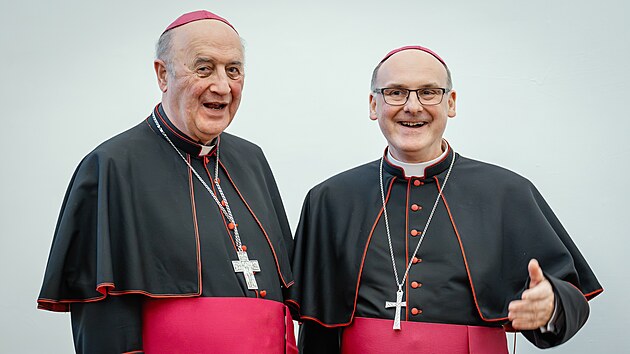 Jmenov�n� nov�ho pra�sk�ho arcibiskupa Stanislava P�ibyla (vpravo) za ��asti dosluhuj�c�ho pra�sk�ho arcibiskupa Jana Graubnera. (2. �nora 2026)