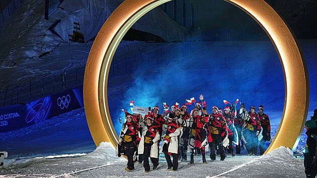 Slavnostní zahájení XXV. zimní olympiády v Itálii. �e�i nastoupili na �ty�ech...