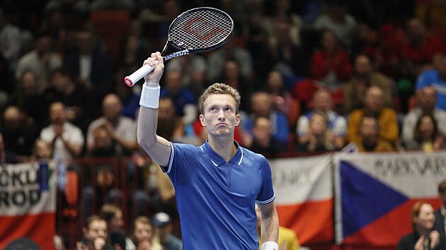 Ji�� Lehe�ka slav� zisk bodu v daviscupov� kvalifikaci proti �v�dsku.