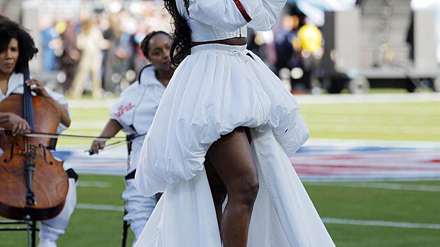 Zp�va�ka Coco Jonesov� a jej� vystoupen� p�ed fin�le americk�ho Super Bowlu  (9. �nora 2026)