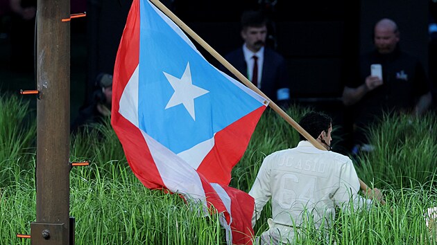 Portorik�nec Bad Bunny p�i vystoupen� na Super Bowlu (9. �nora 2026)